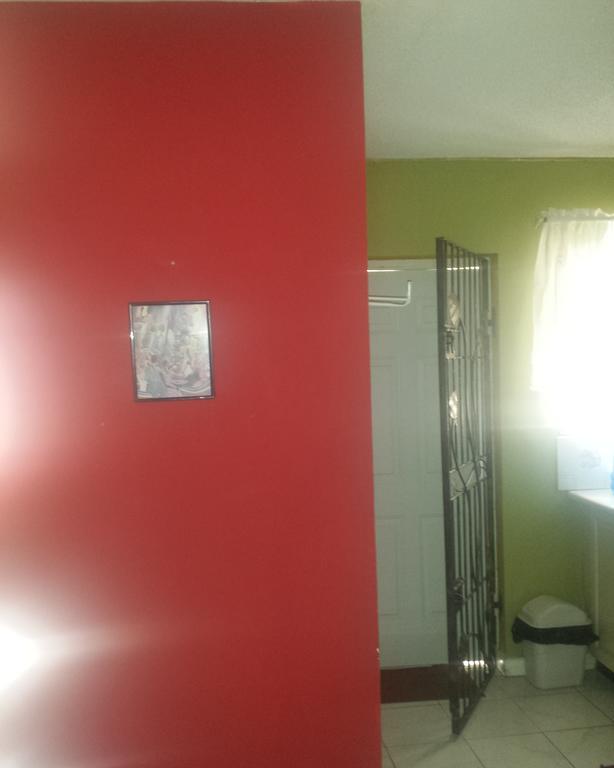 Impeccable Guest Rooms 2 Kingston Esterno foto