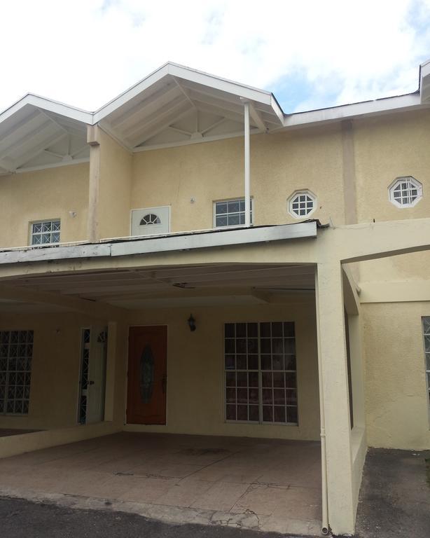 Impeccable Guest Rooms 2 Kingston Esterno foto
