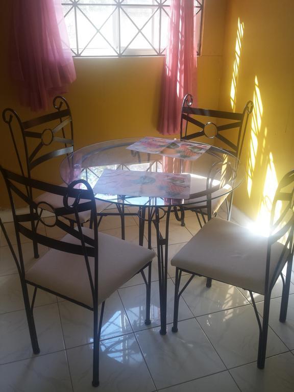 Impeccable Guest Rooms 2 Kingston Esterno foto